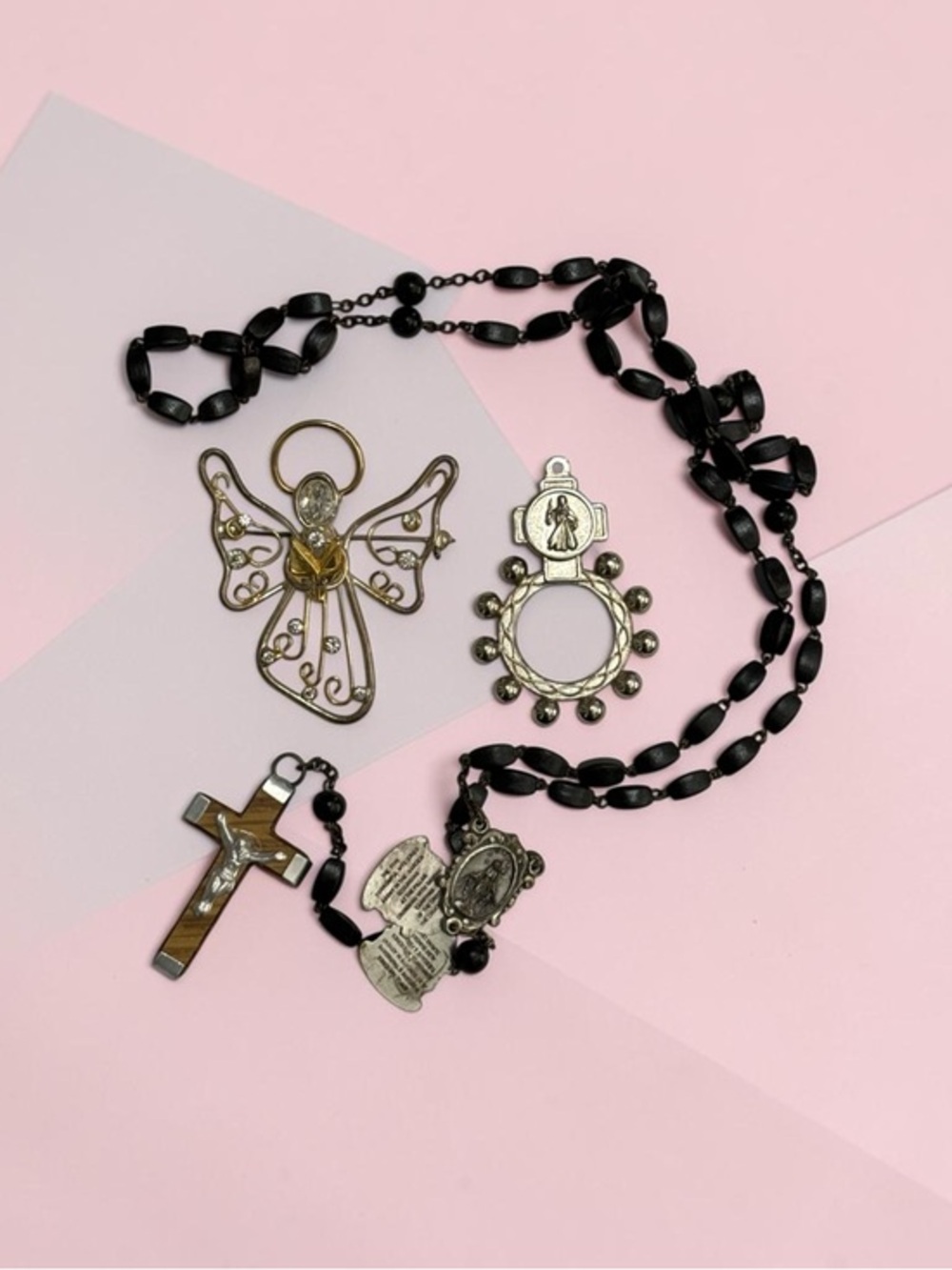 🫶🏻 Vintage Black Beaded Rosary Necklace, Religious Pendant & Angel Pin